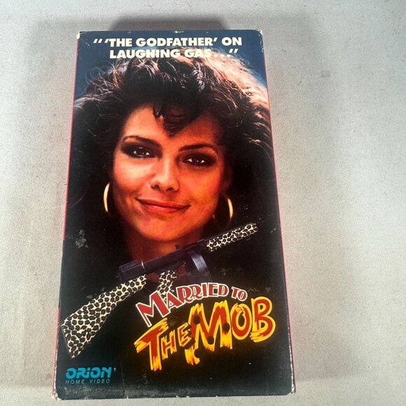 Married To The Mob VHS 1988 Orion Home Video Comedy Michelle Pfeiffer - Picture 1 of 3